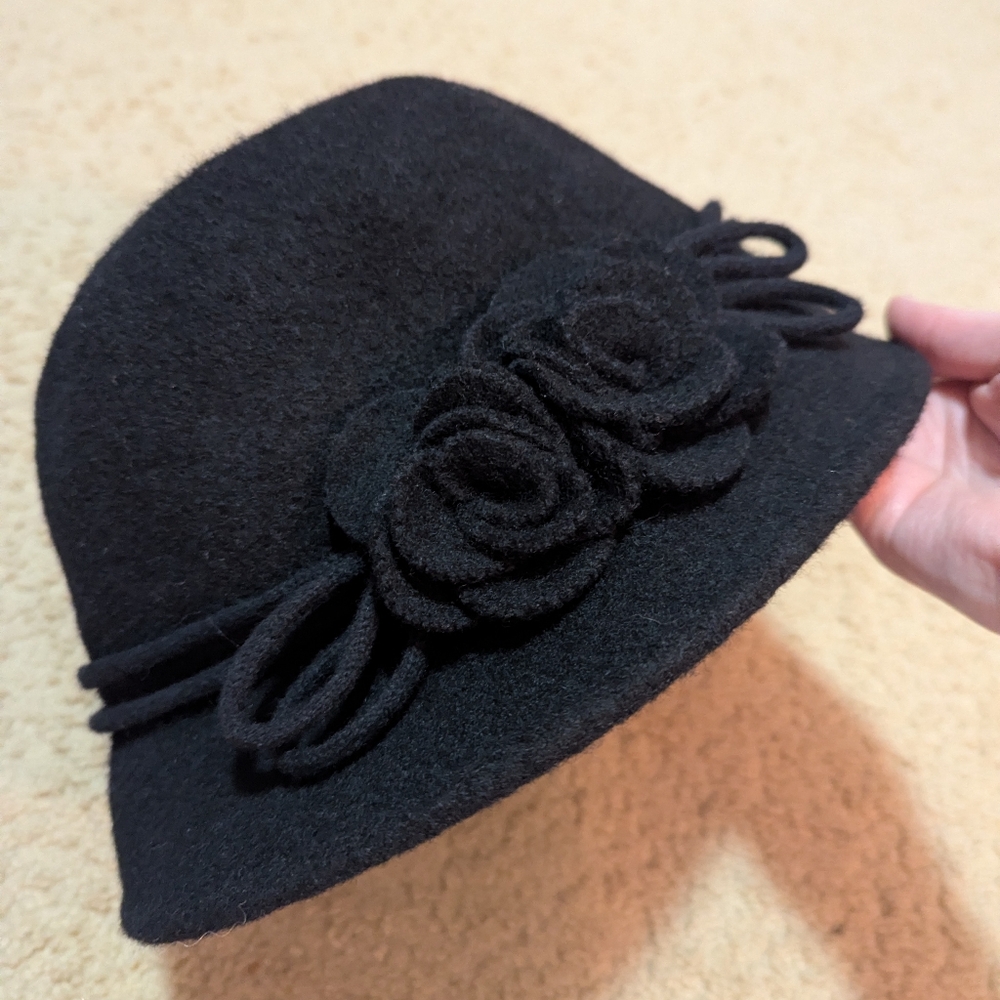 Retro 1920s Style Wool Winter Cloche Hat